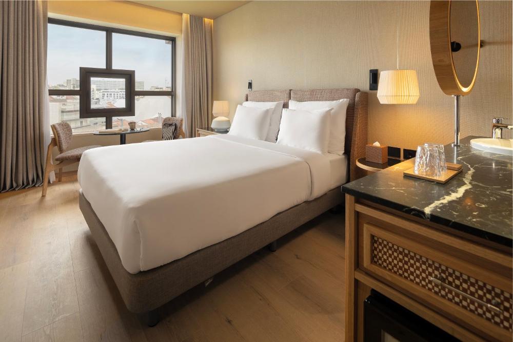 Deluxe Double or Twin Room interior